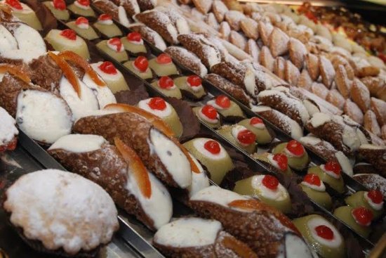 Cannoli e pasticceria siciliana