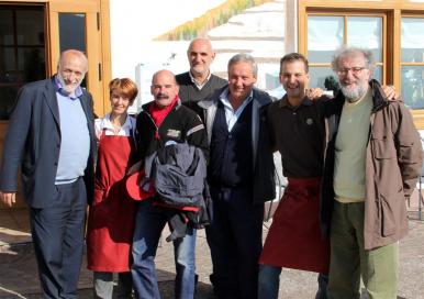 Una foto storica: Pio Rizzolli, Carlo Petrini, Pier Giorgio Oliveti a Grumes