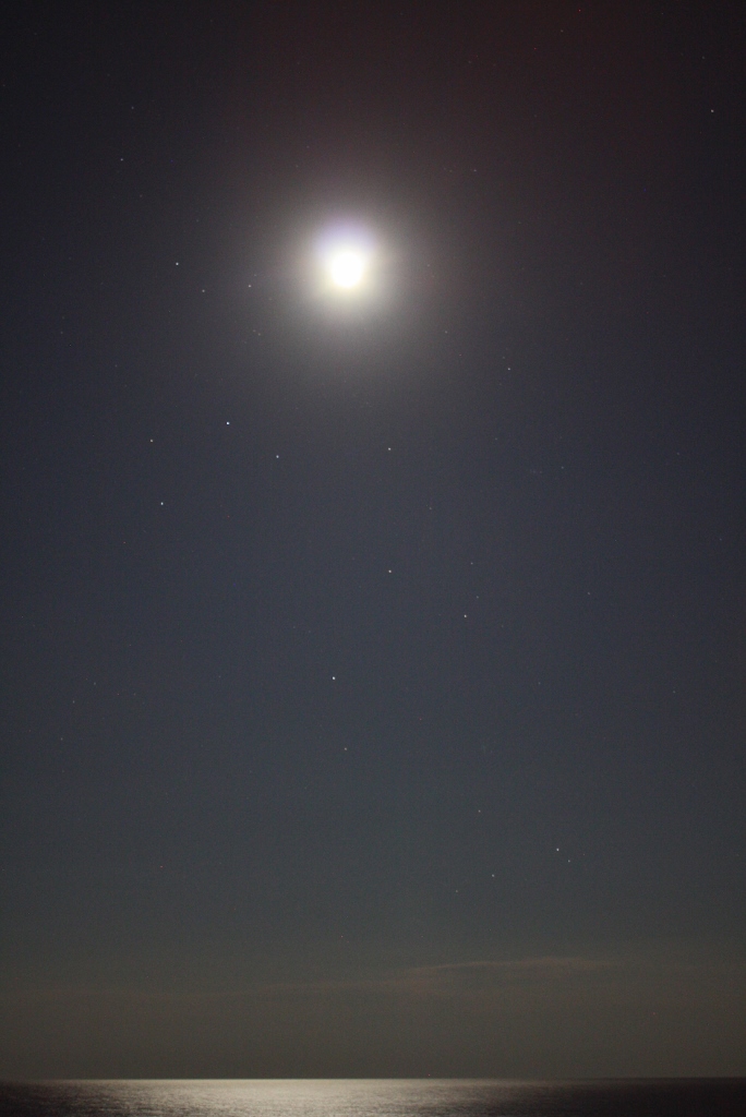 La luna e il mare