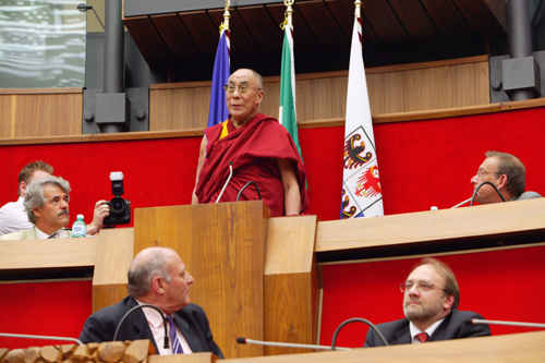 il Dalai Lama in Consiglio regionale