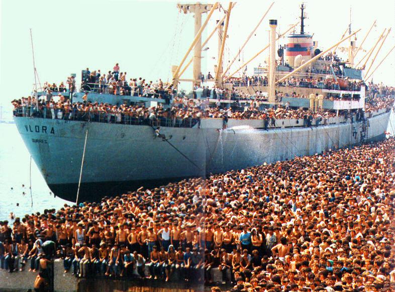 L'arrivo a Bari della nave Vlora (agosto 1991)