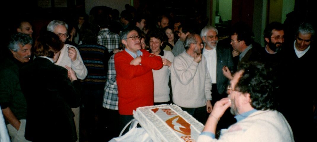 Al centro della foto, con il maglione rosso, Vittorio Bellavite.