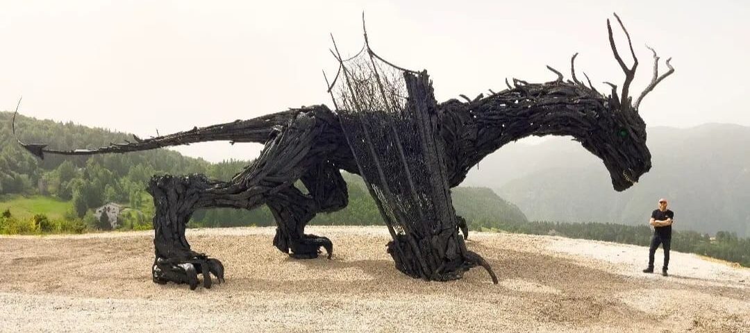 Il nuovo drago Vaia, ricostruito con i resti del rogo del precedente