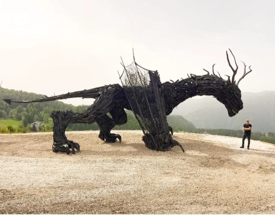 Il nuovo drago Vaia, ricostruito con i resti del rogo del precedente