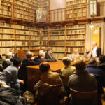 L'incontro promosso nel 2010 alla biblioteca dei francescani a Trento, con il custode del Santo Sepolcro Wajeeh Nuseibeh e padre Francesco Patton che poi sarebbe diventato Custode di Terra Santa