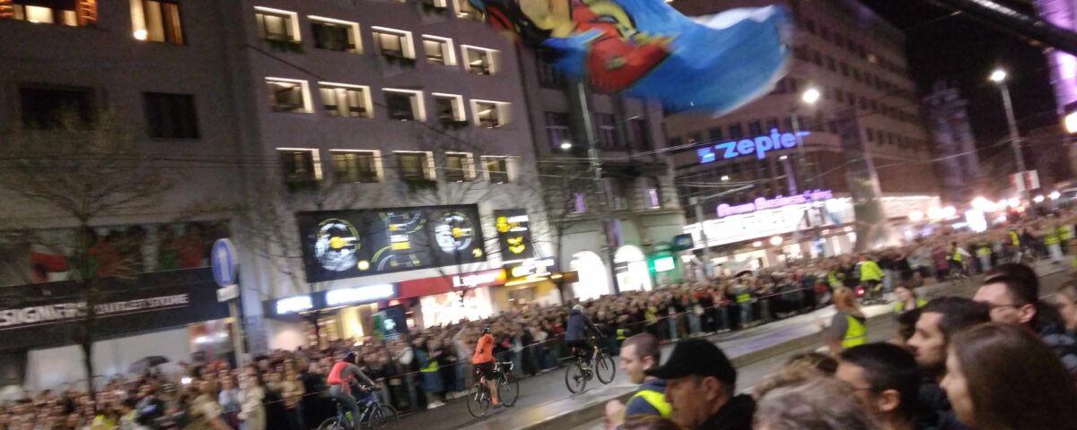 Belgrado, l'arrivo dei primi manifetsanti il 14 marzo 2025