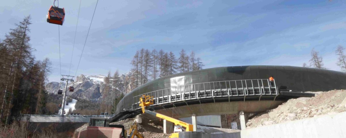 Cortina, un particolare dei lavori per la pista da bob (foto Luigi Casanova)