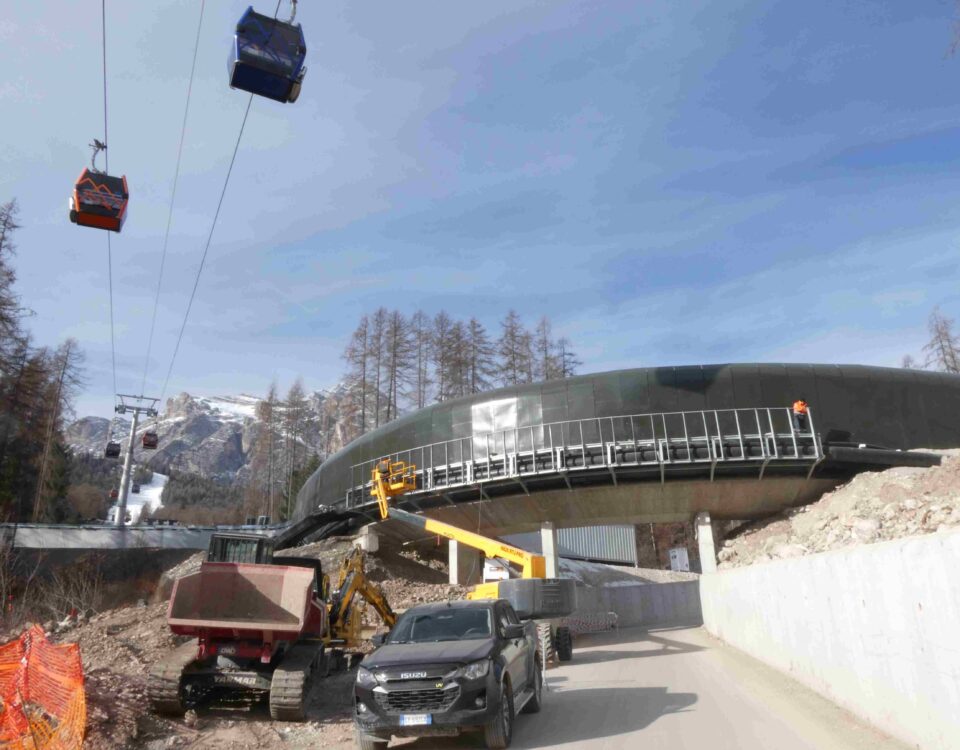 Cortina, un particolare dei lavori per la pista da bob (foto Luigi Casanova)